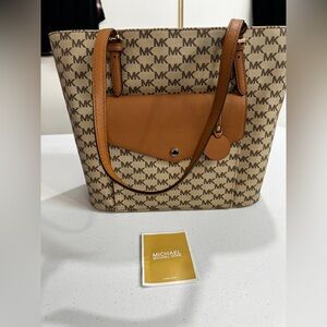 NWOT Michael Kors Brown Signature Shoulder bag/Tote - never used